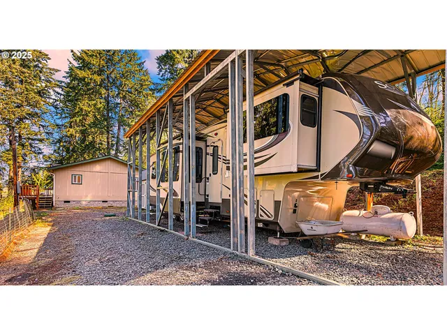 $359,900 | 39474 Highway 58, Lowell, OR 97452