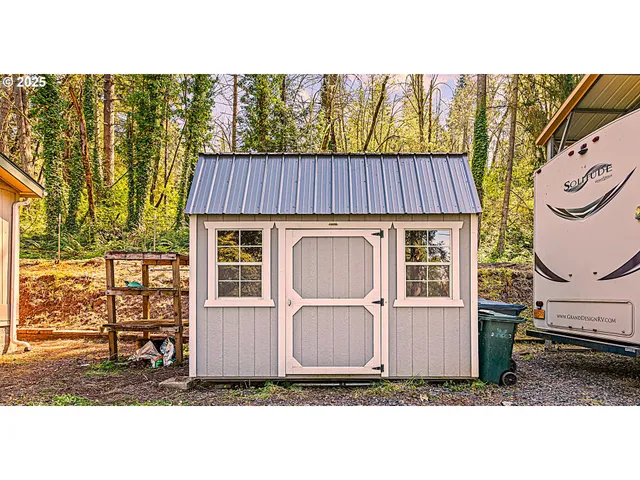 $359,900 | 39474 Highway 58, Lowell, OR 97452