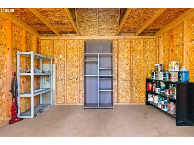 $359,900 | 39474 Highway 58, Lowell, OR 97452