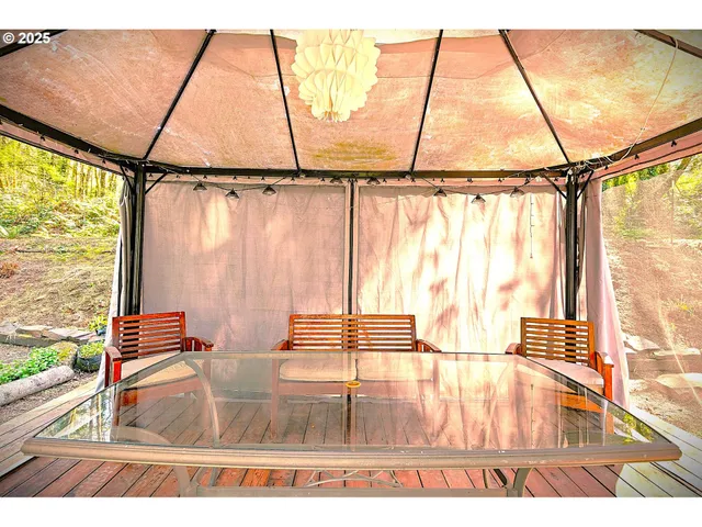 $359,900 | 39474 Highway 58, Lowell, OR 97452