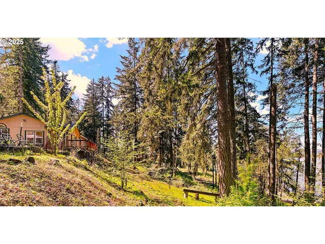 $359,900 | 39474 Highway 58, Lowell, OR 97452