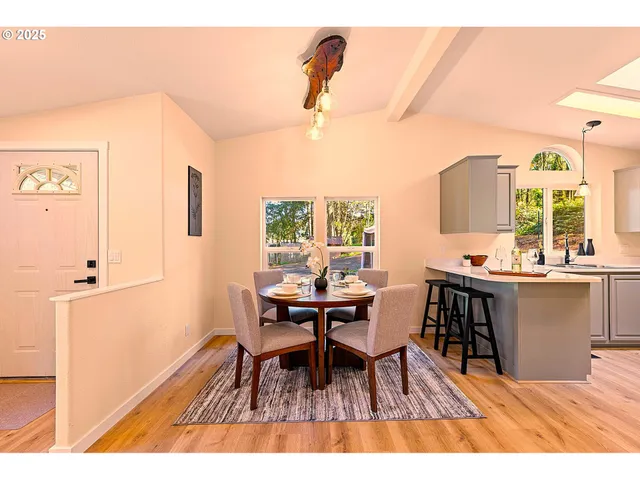 $359,900 | 39474 Highway 58, Lowell, OR 97452