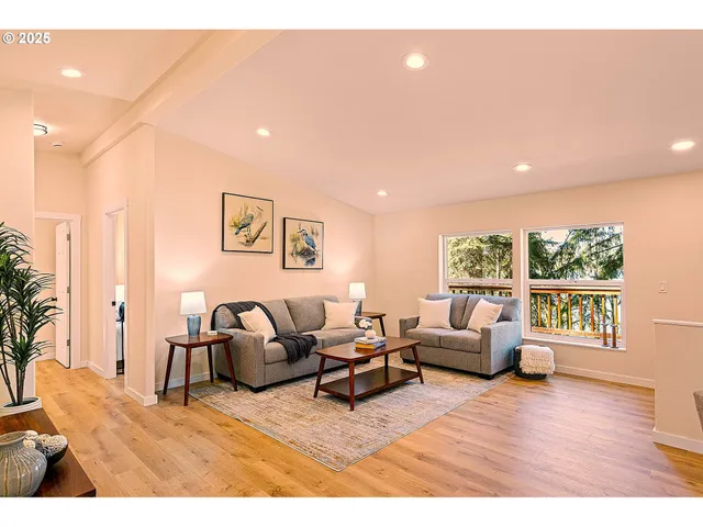 $359,900 | 39474 Highway 58, Lowell, OR 97452