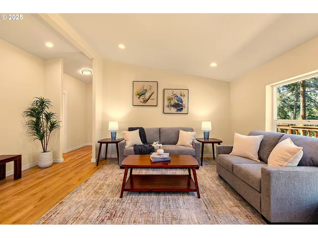 $359,900 | 39474 Highway 58, Lowell, OR 97452