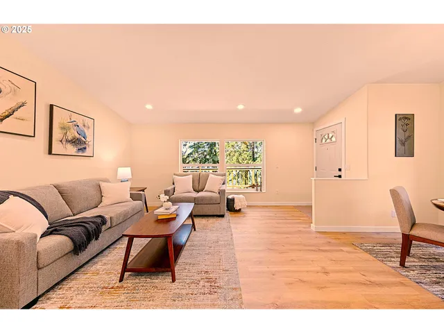 $359,900 | 39474 Highway 58, Lowell, OR 97452