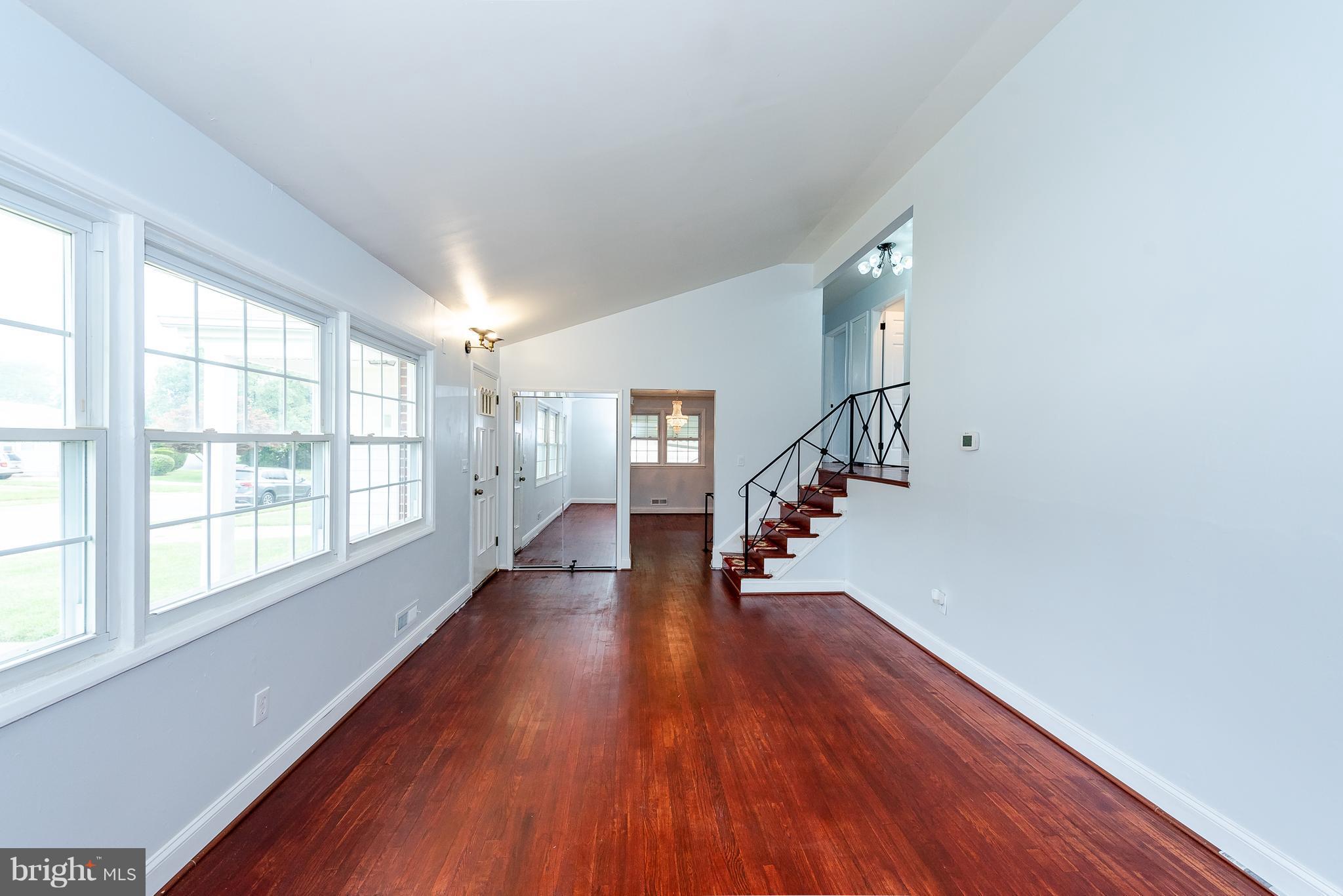 7002 Brompton Road Baltimore, MD 21207 - Photo 5 of 24 Living Room