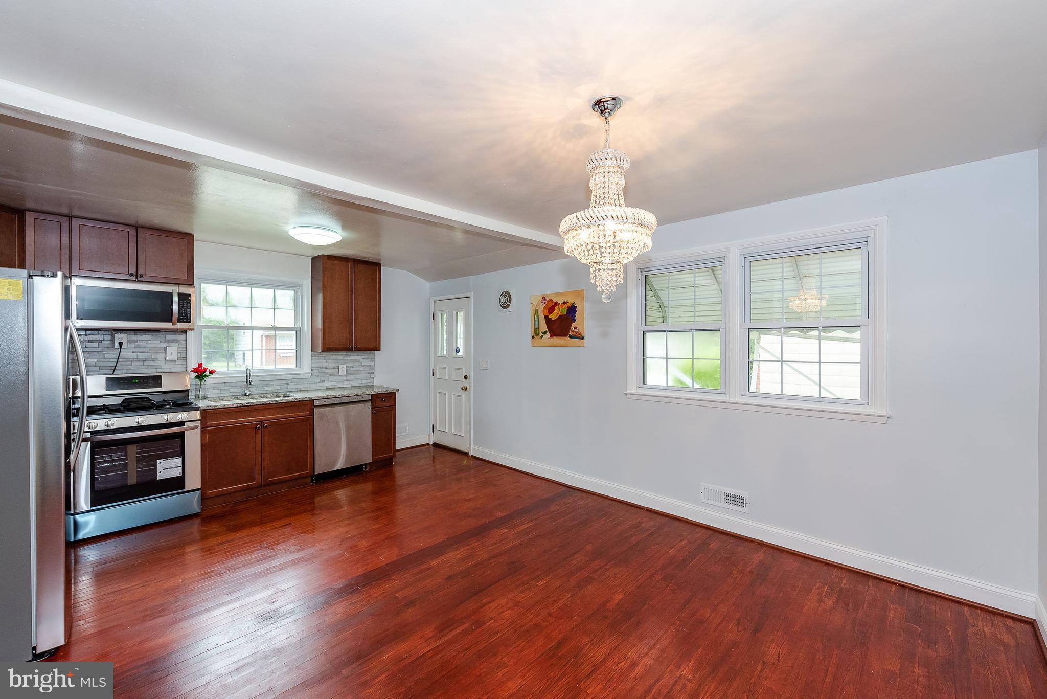7002 Brompton Road Baltimore, MD 21207 - Photo 6 of 24 Dining Room
