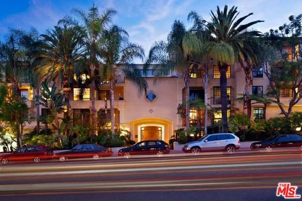 $4,950 | 555 South Barrington Avenue, Unit 405, Los Angeles, CA 90049