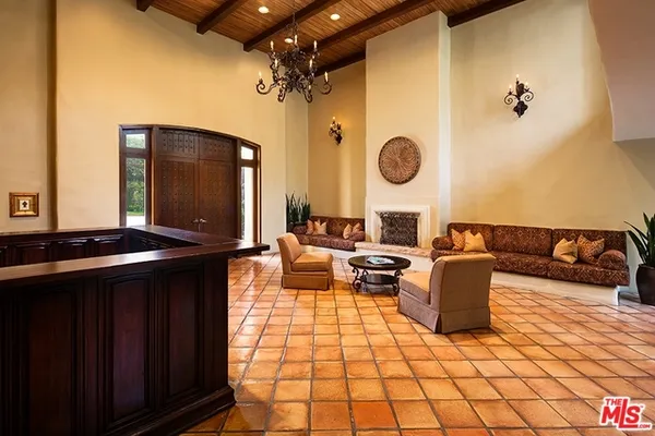 $4,950 | 555 South Barrington Avenue, Unit 405, Los Angeles, CA 90049