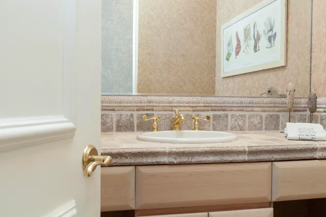 a close view of sink and tap