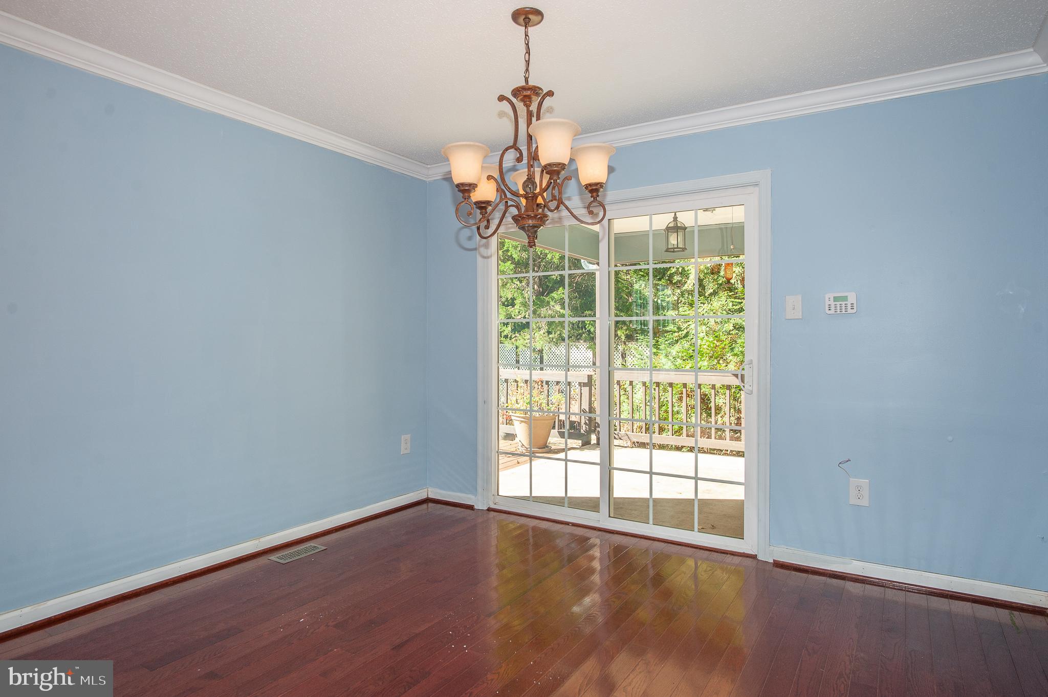 7120 Whetstone Road Alexandria, VA 22306 - Photo 8 of 38 Dining Room