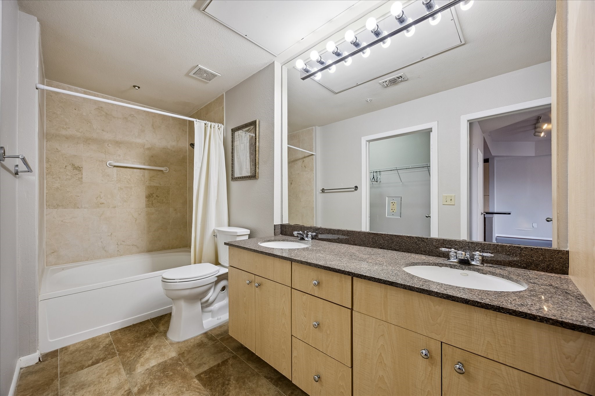3505 Sage Road, Unit 508 Houston, TX 77056 - Photo 12 of 23 PRIMARY BATH WITH TILE FLOORS, DOUBLE SINKS, AND GRANITE COUNTERTOPS