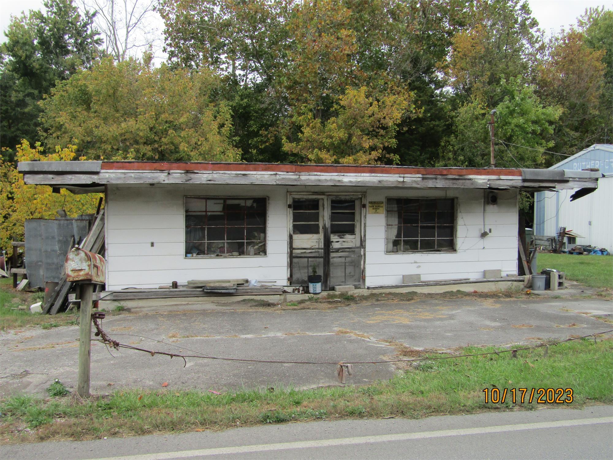 610 Georgetown Road Paris, KY 40361 - Photo 3 of 4 610-Georgetown-Rd-house