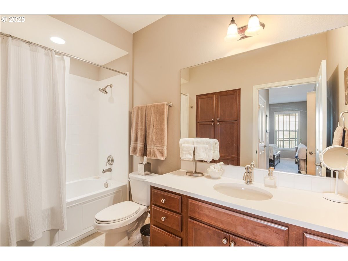1258 Northwest Shattuck Way, Unit 309 Gresham, OR 97030 - Photo 23 of 33 a bathroom with a sink toilet double vanity and bathtub