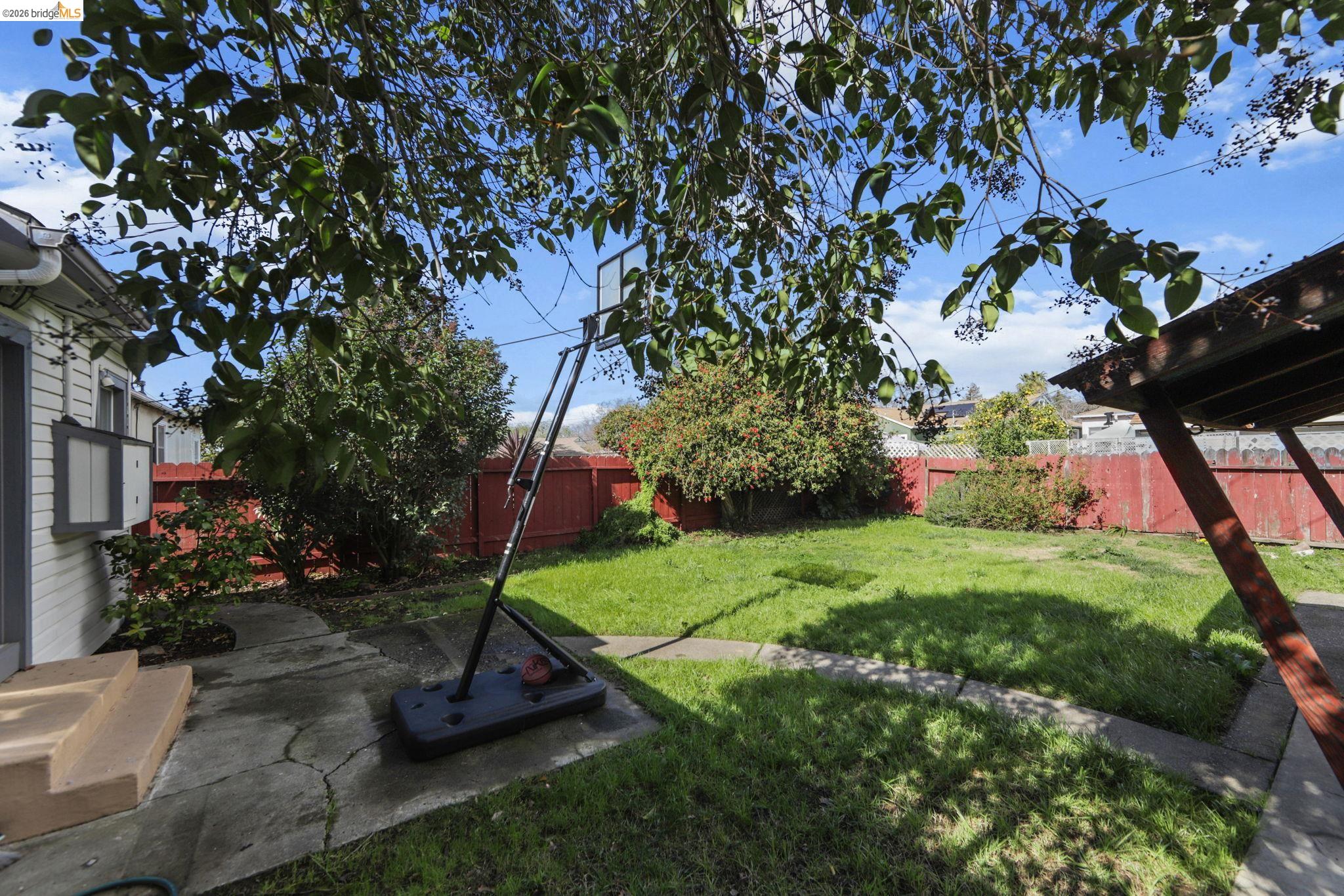 104 Foster Street Vallejo, CA 94591 - Photo 18 of 34 a view of a backyard