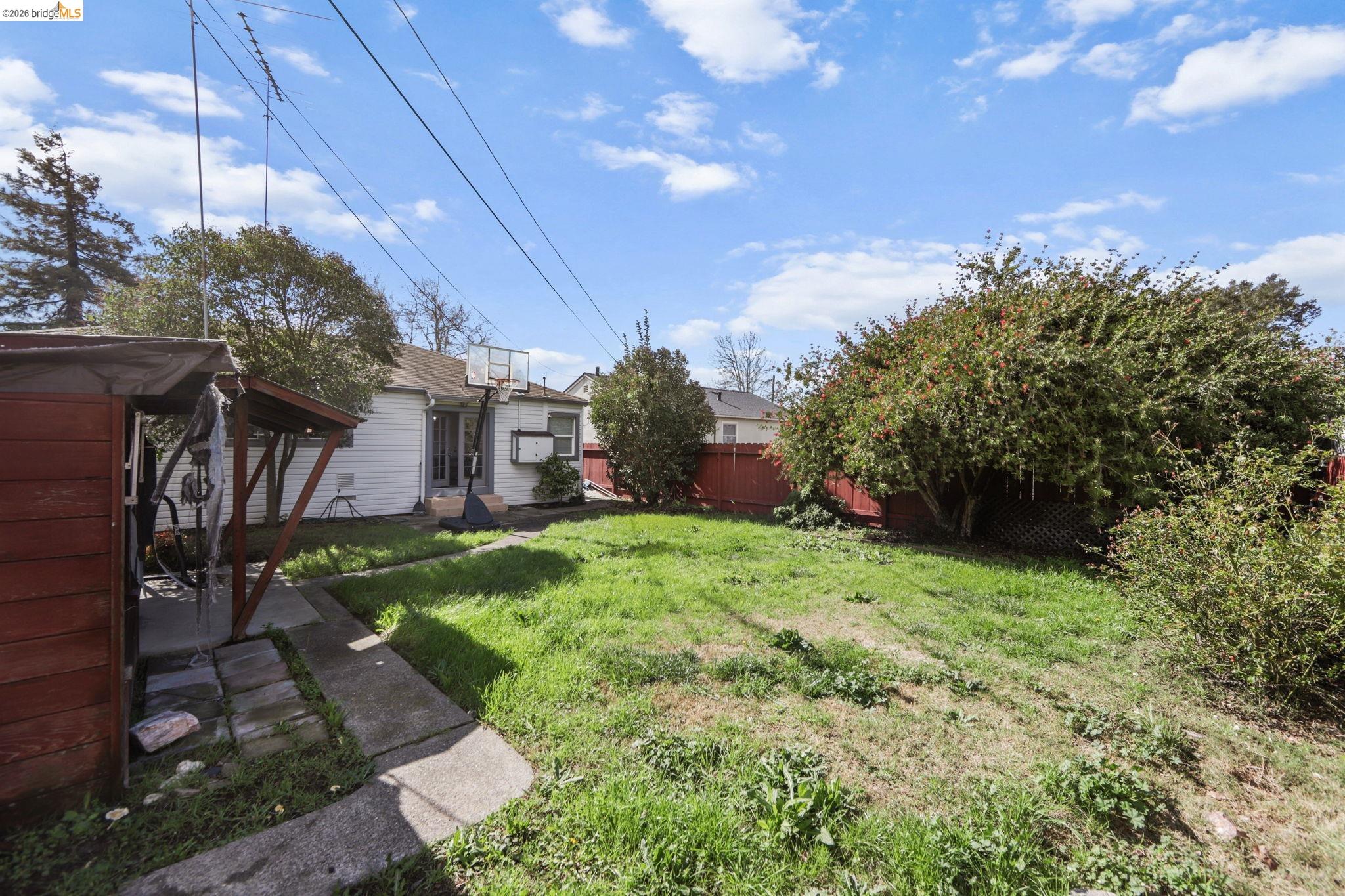 104 Foster Street Vallejo, CA 94591 - Photo 20 of 34 a view of a backyard