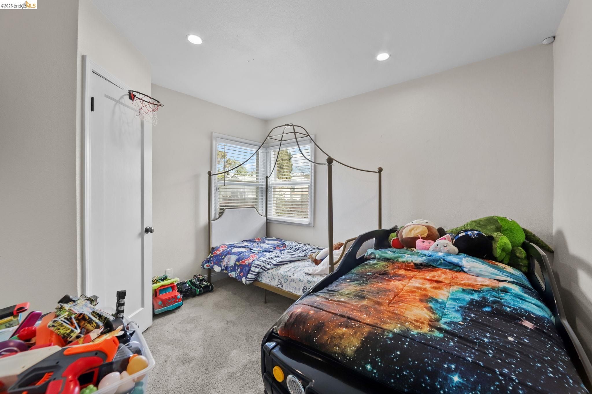 104 Foster Street Vallejo, CA 94591 - Photo 28 of 34 a bedroom with two beds and a window