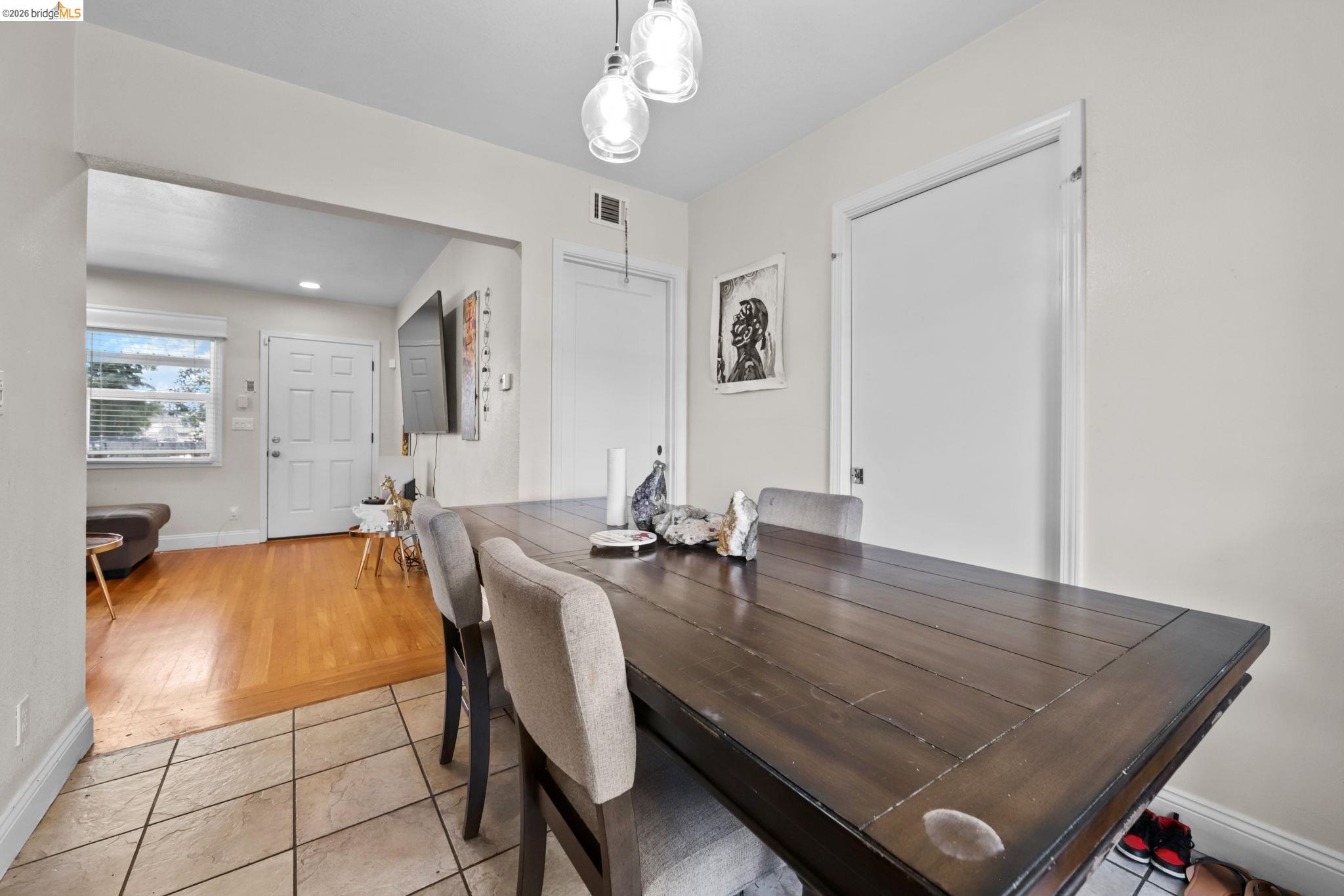 104 Foster Street Vallejo, CA 94591 - Photo 30 of 34 a living room with dining table
