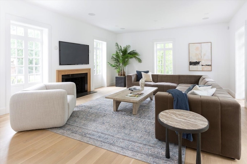 178 Ivy Street Brookline, MA 02446 - Photo 5 of 22