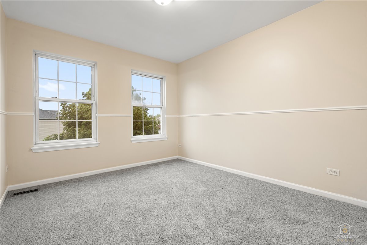 7 Eagle Court Streamwood, IL 60107 - Photo 24 of 31 an empty room with windows