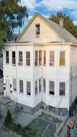 $2,300 | 253 East 16th Street, Paterson, NJ 07524