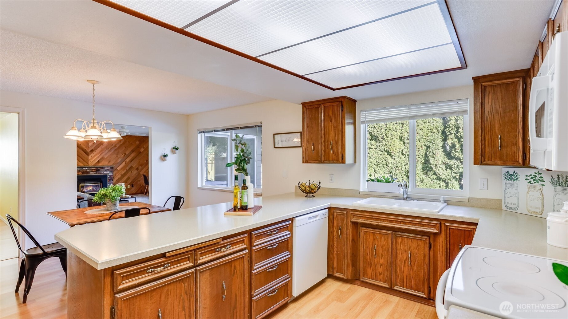 15532 Southeast 175th Court Renton, WA 98058 - Photo 9 of 31 Gallery Image 9