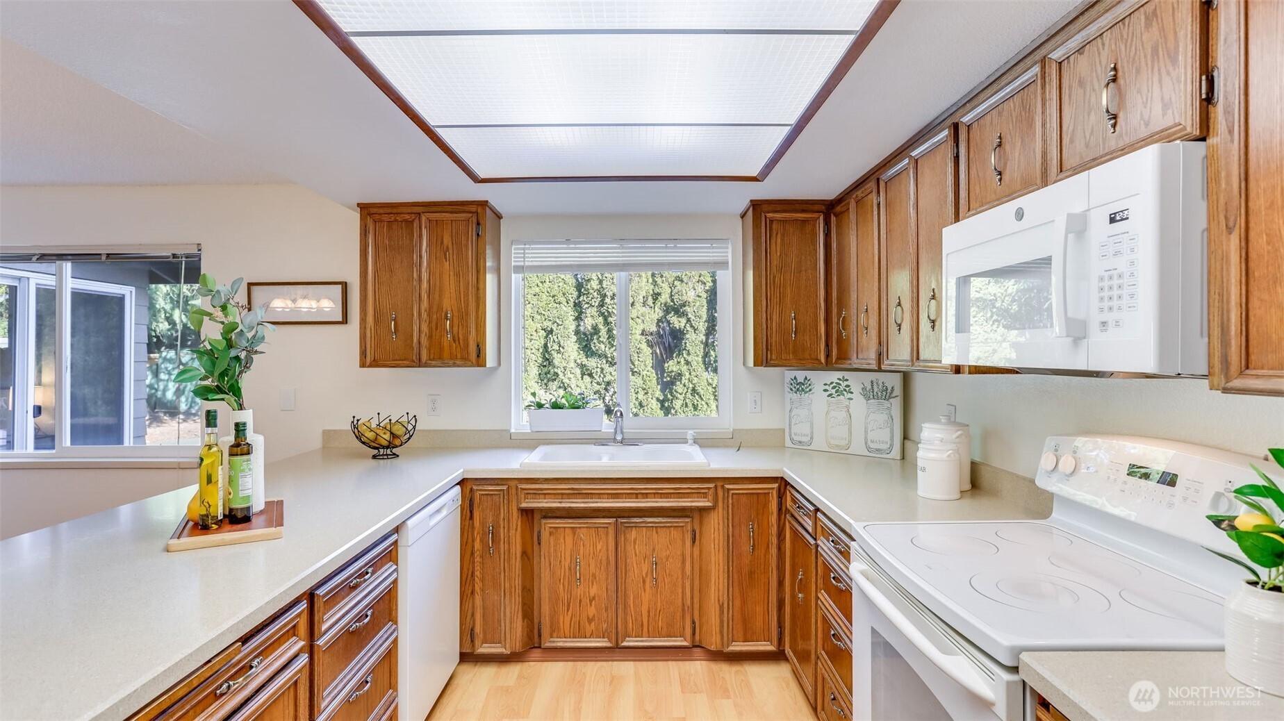 15532 Southeast 175th Court Renton, WA 98058 - Photo 10 of 31 Gallery Image 10