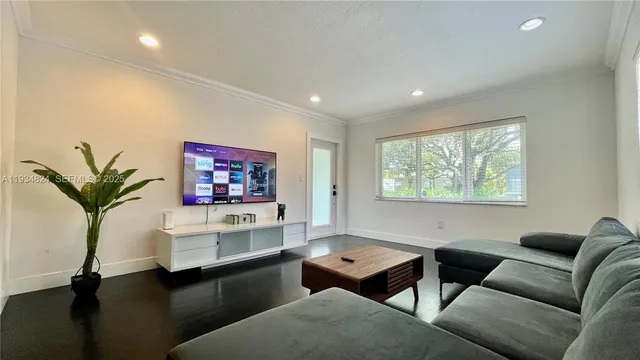 $3,700 | 1955 Washington Street, Hollywood, FL 33020