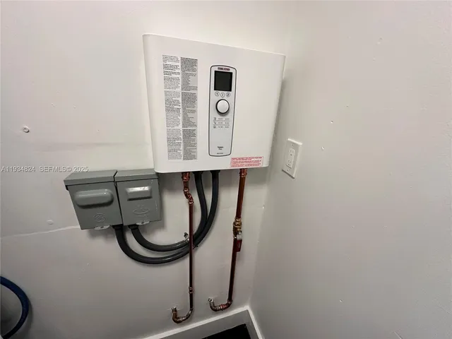 $3,700 | 1955 Washington Street, Hollywood, FL 33020