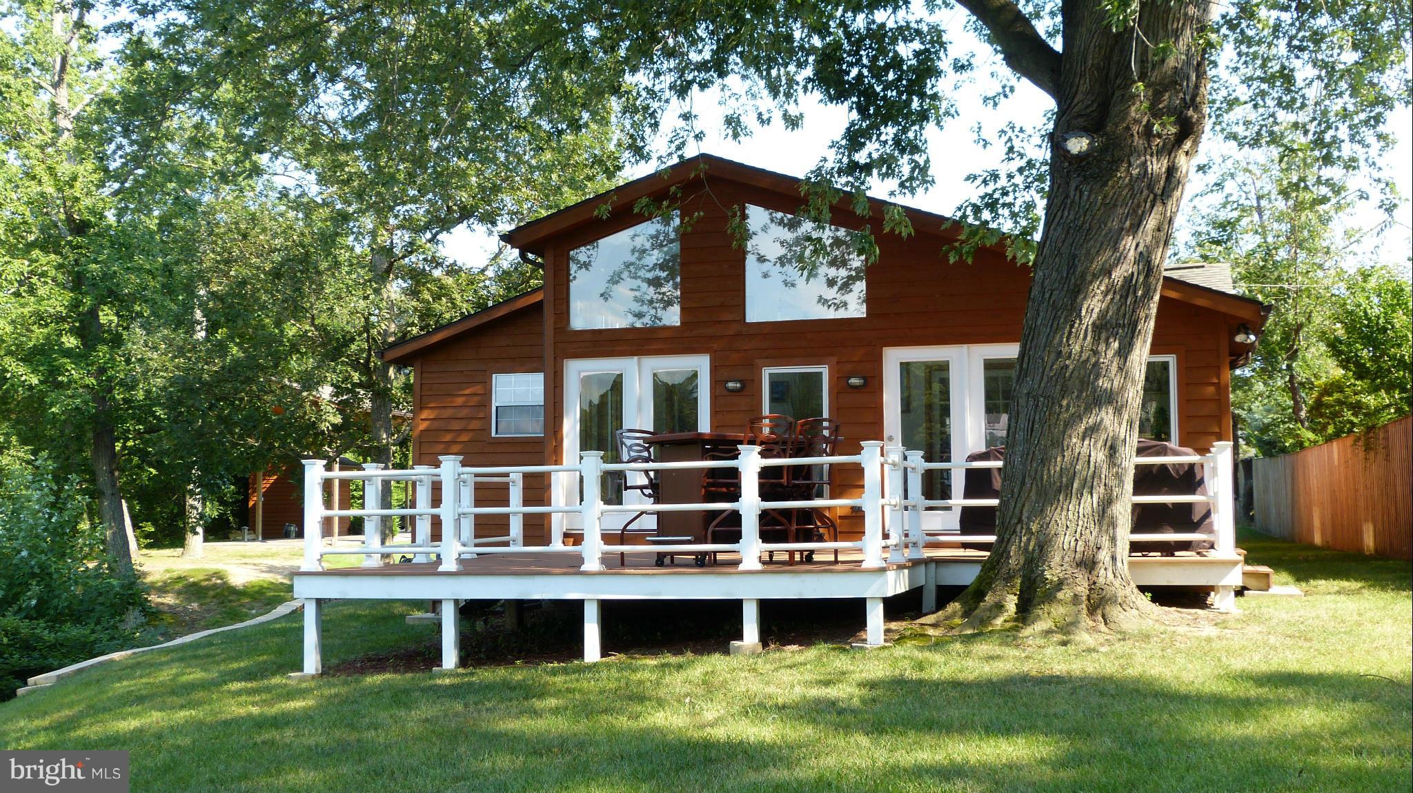 326 Steedman Point Road Pasadena, MD 21122 - Photo 20 of 30 Sunroom opens to trex deck