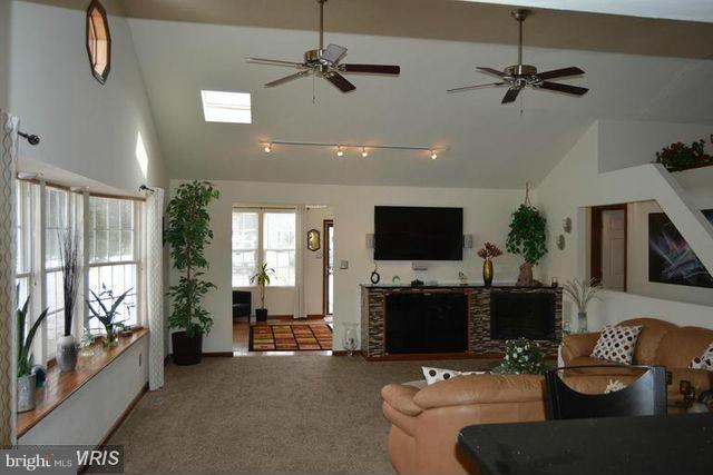 326 Steedman Point Road Pasadena, MD 21122 - Photo 3 of 30 Living Room has cathedral ceiling