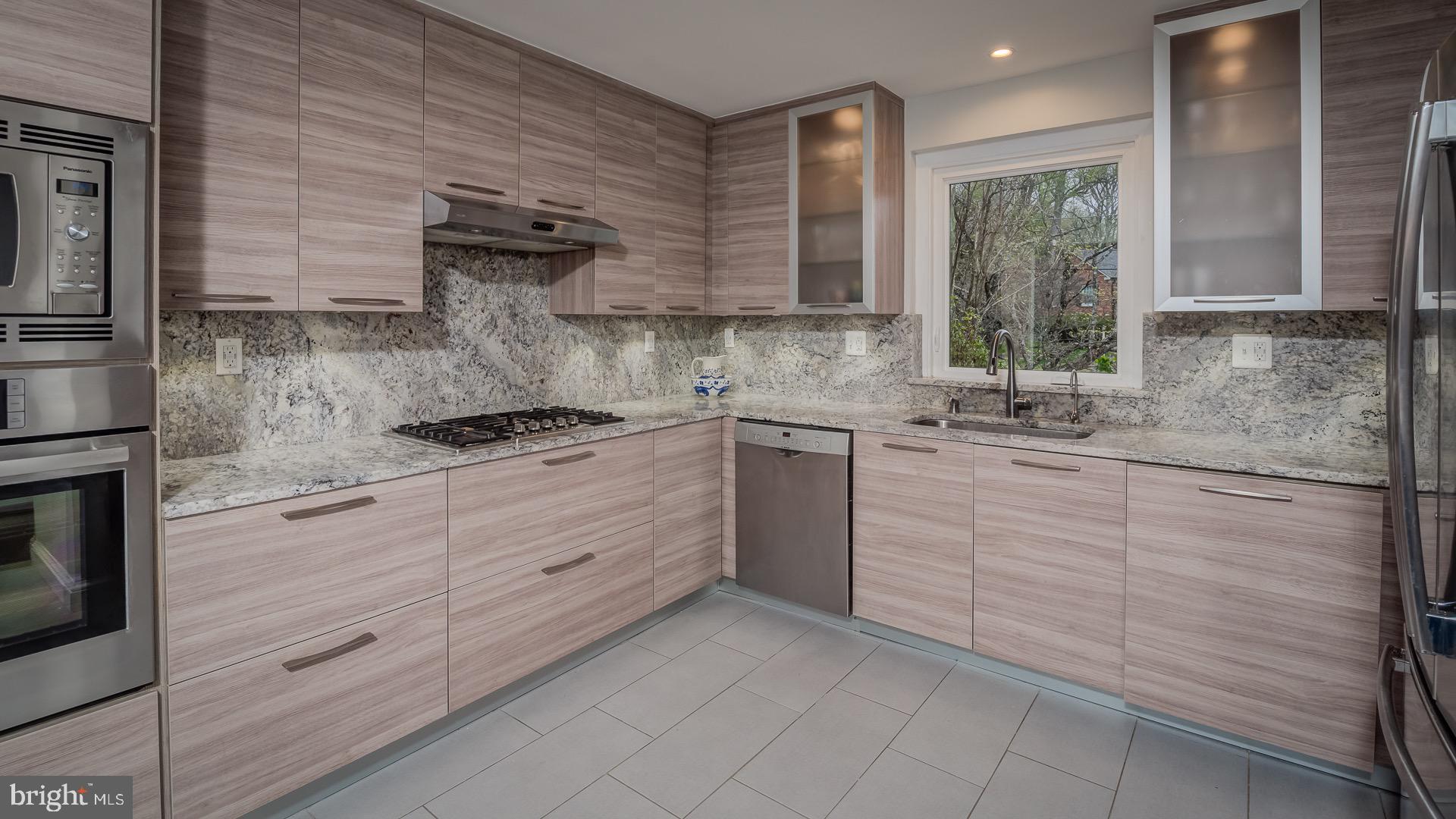 6212 Wedgewood Road Bethesda, MD 20817 - Photo 6 of 38 Granite countertop and backsplash