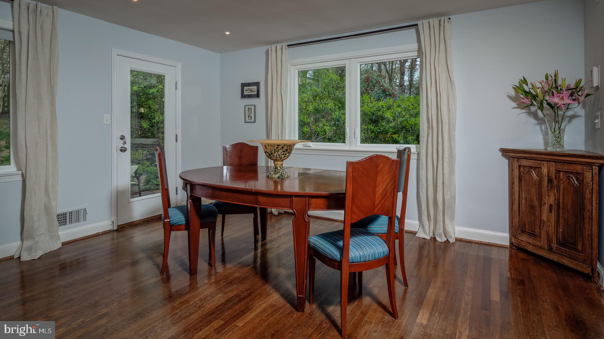 6212 Wedgewood Road Bethesda, MD 20817 - Photo 8 of 38 Dining area for 6+ people