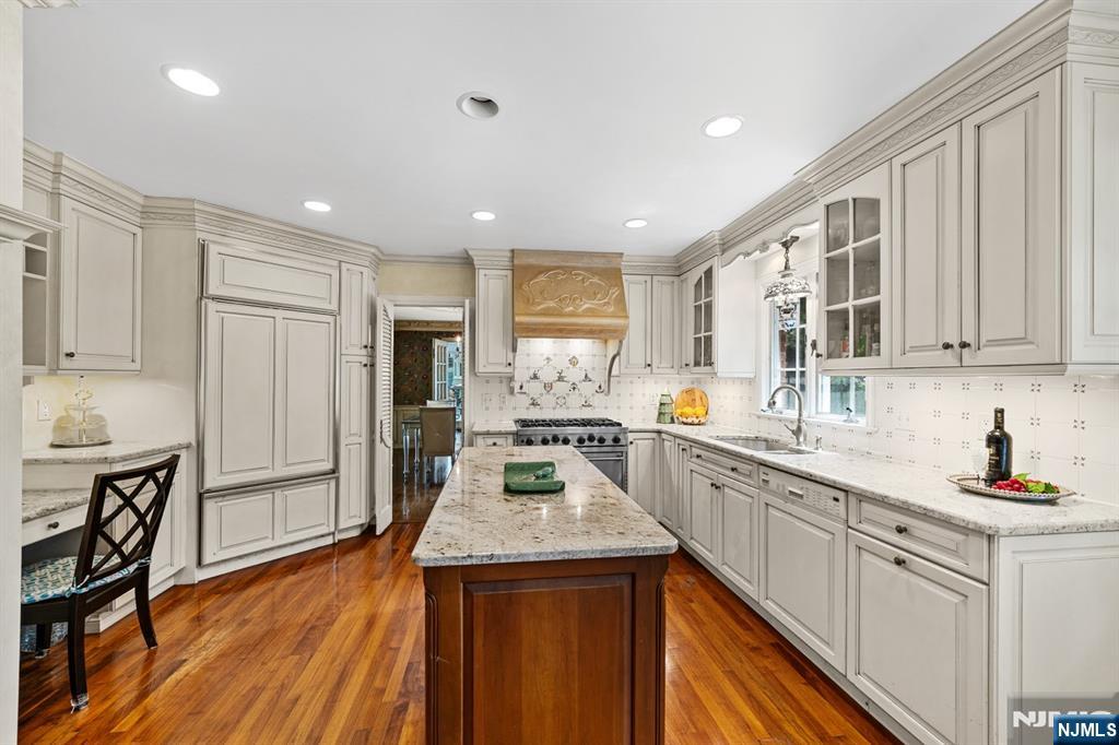 328 West Ridgewood Avenue Ridgewood, NJ 07450 - Photo 10 of 49