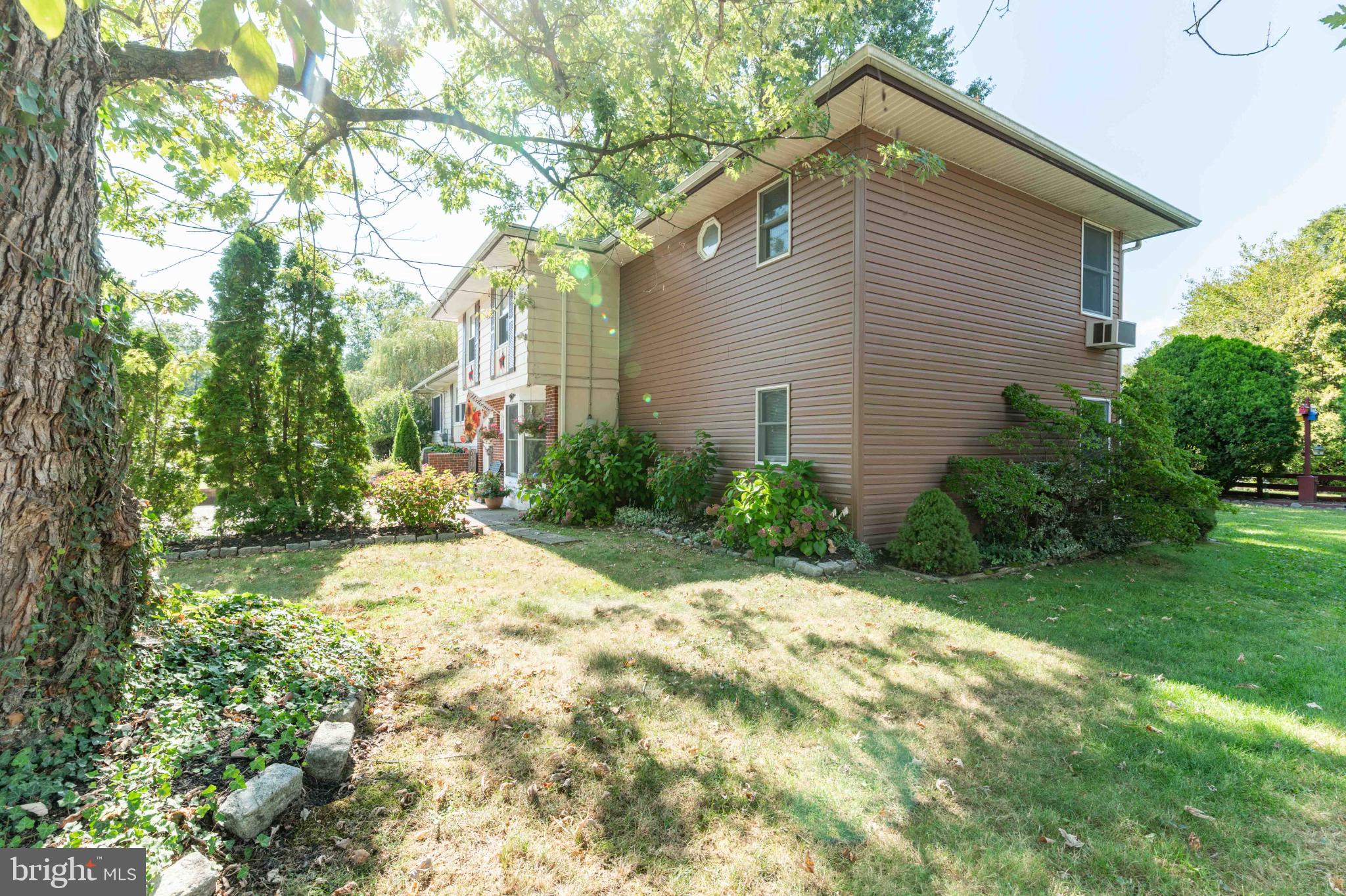 10 Delaware Drive Salem, NJ 08079 - Photo 3 of 41 Charming home nestled in lush greenery.