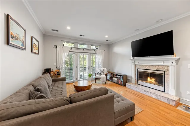 $3,818 | 4226 North Ashland Avenue, Unit 3A, Chicago, IL 60613