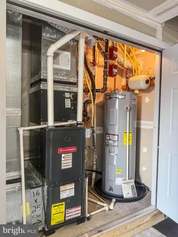 a row of houses with outdoor space and street view