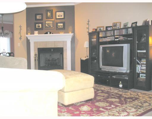2426 Rochester Road, Unit D Franklin Park, PA 15143 - Photo 3 of 13 Living Room.