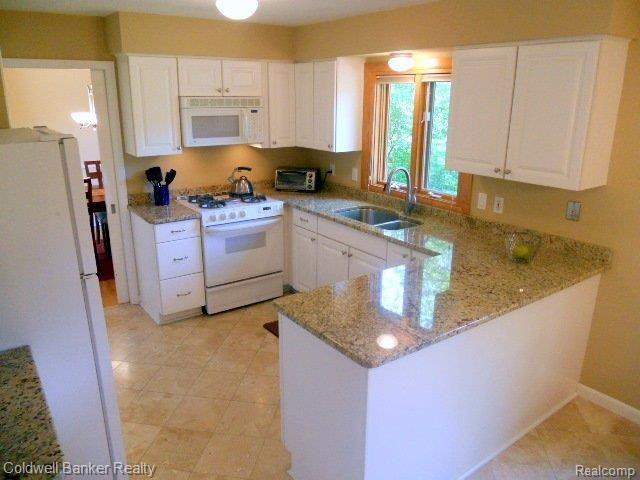 New Kitchen w/Granite Counters