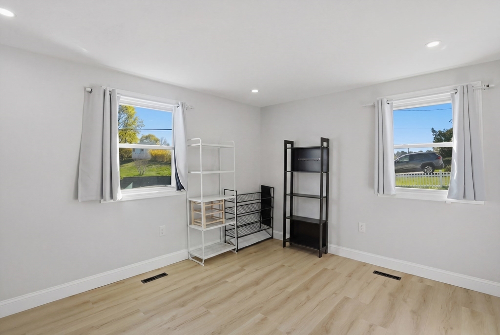 181 Green Street Stoneham, MA 02180 - Photo 17 of 32