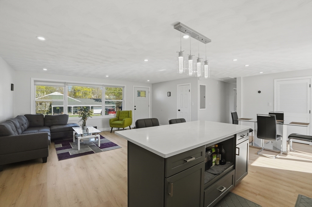 181 Green Street Stoneham, MA 02180 - Photo 4 of 32