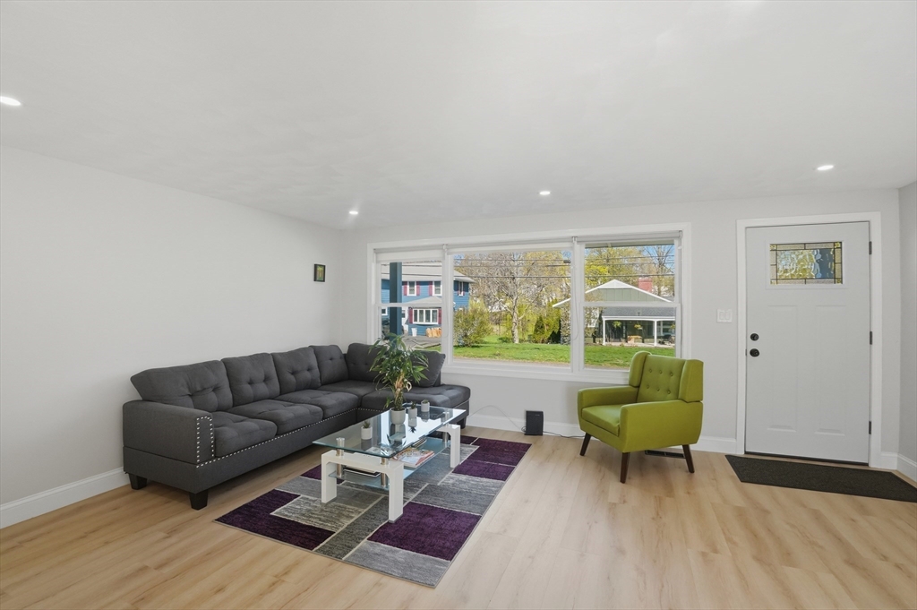 181 Green Street Stoneham, MA 02180 - Photo 5 of 32