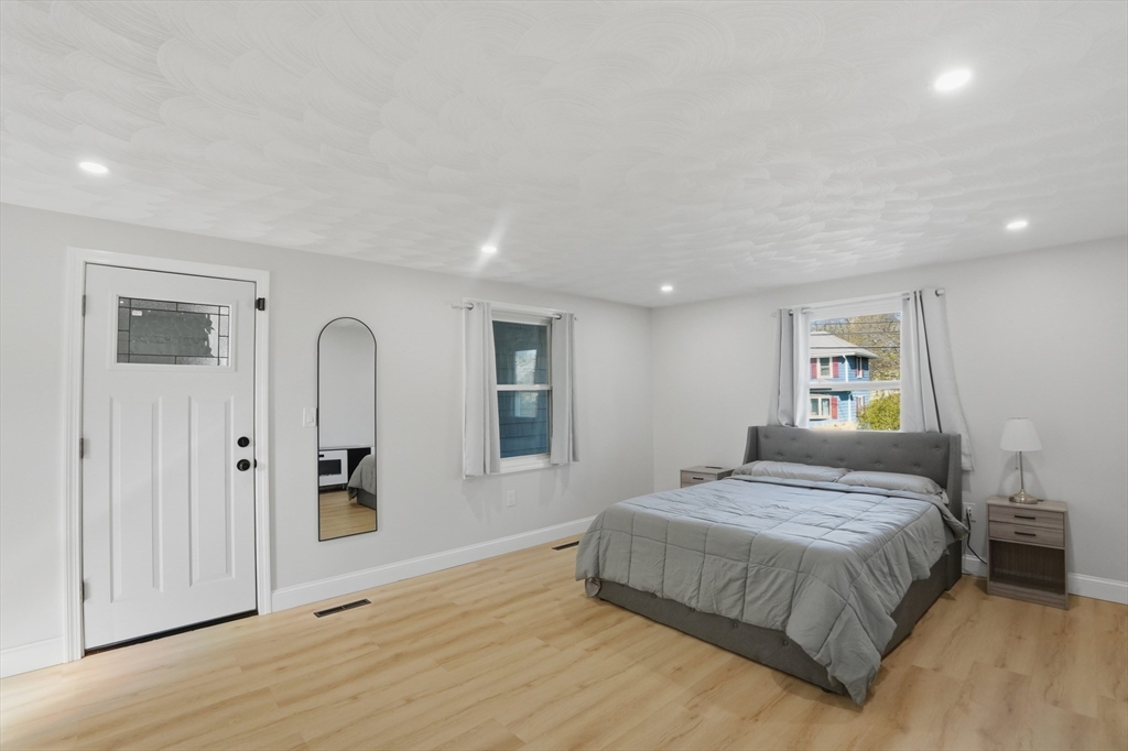 181 Green Street Stoneham, MA 02180 - Photo 9 of 32