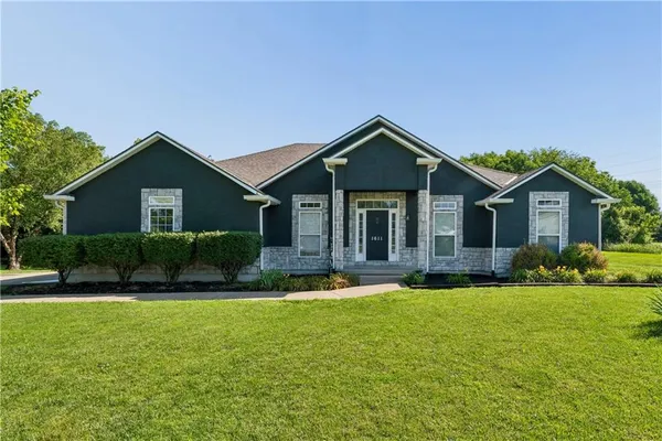 $489,900 | 1611 Southwest Deer Run Road, Oak Grove, MO 64075