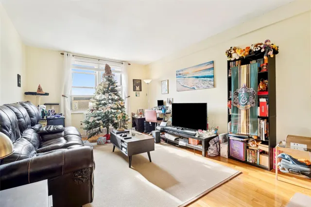 $144,000 | 5635 Netherland Avenue, Unit 4E | North Riverdale