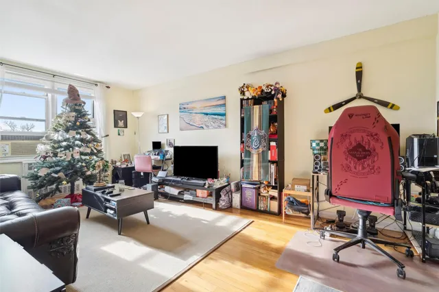 $144,000 | 5635 Netherland Avenue, Unit 4E | North Riverdale