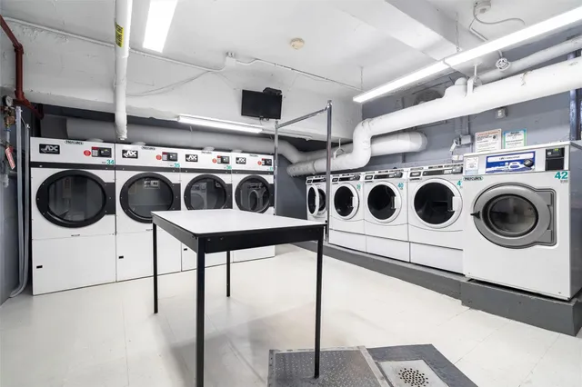 $144,000 | 5635 Netherland Avenue, Unit 4E | North Riverdale