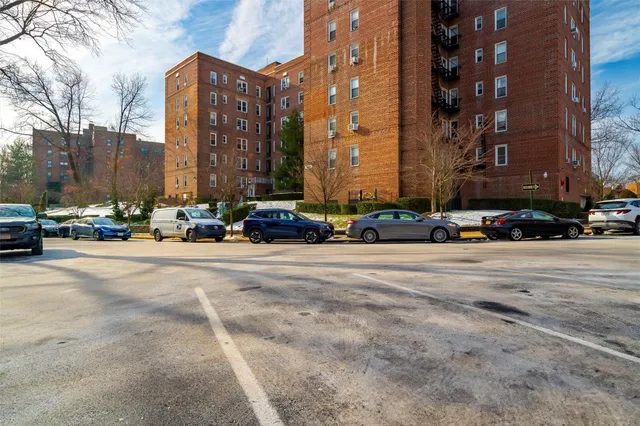 $144,000 | 5635 Netherland Avenue, Unit 4E | North Riverdale