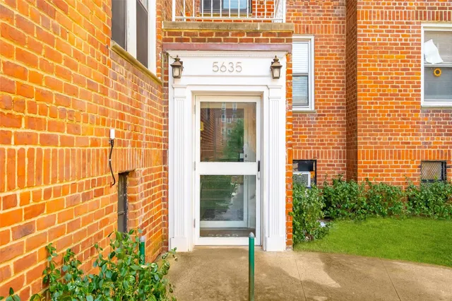 $144,000 | 5635 Netherland Avenue, Unit 4E | North Riverdale