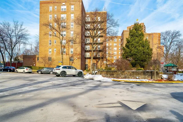 $144,000 | 5635 Netherland Avenue, Unit 4E | North Riverdale